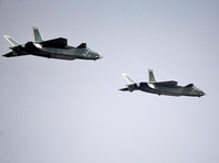 Китайские власти надеются при помощи этого истребителя сократить технологический разрыв в военной сфере с США. J-20 напоминает американский истребитель пятого поколения F-22 Raptor, но оснащен менее мощным реактивным двигателем