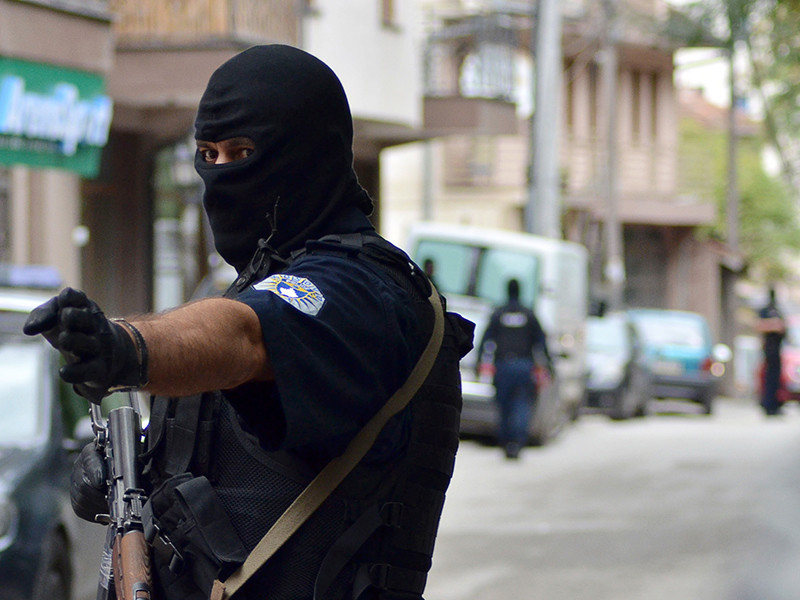 Полиция самопровозглашенной республики Косово сообщила в четверг, 17 ноября, о предотвращении двух одновременных терактов, подготовленных членами группировки "Исламское государство" (ДАИШ, запрещена в РФ)