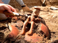 В Израиле археологи обнаружили "фигурку мыслителя", созданную за четыре тысячелетия до творения Родена