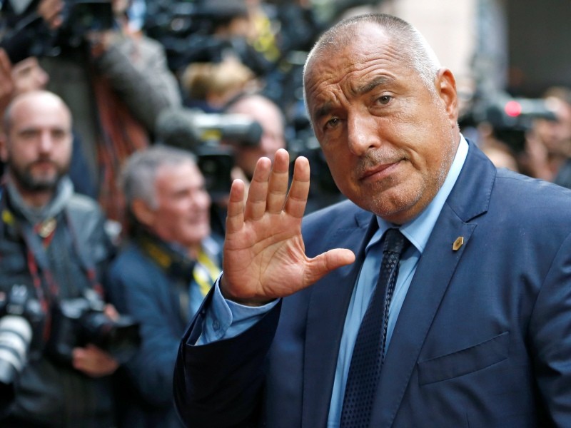 Премьер Болгарии объявил об отставке из-за лидерства оппозиционера на президентских выборах
