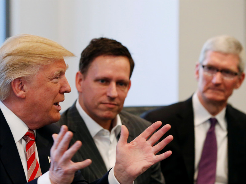 Дональд Трамп, Питер Тиль и Тим Кук во время встречи избранного президента с главами технологических компаний США