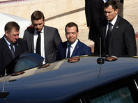 Генеральный прокурор Израиля Авихай Мандельблит рекомендовал провести проверку в связи с подаренным в ноябре премьер-министру РФ Дмитрию Медведеву беспилотным вертолетом