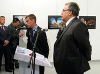 Посол России в Турции Андрей Карлов в момент покушения на него