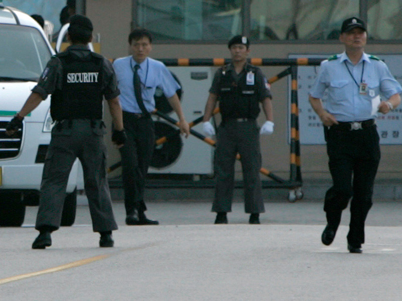 В аэропорту Сеула местные правоохранительные органы задержали 24 граждан России по обвинению в нарушении южнокорейского миграционного законодательства