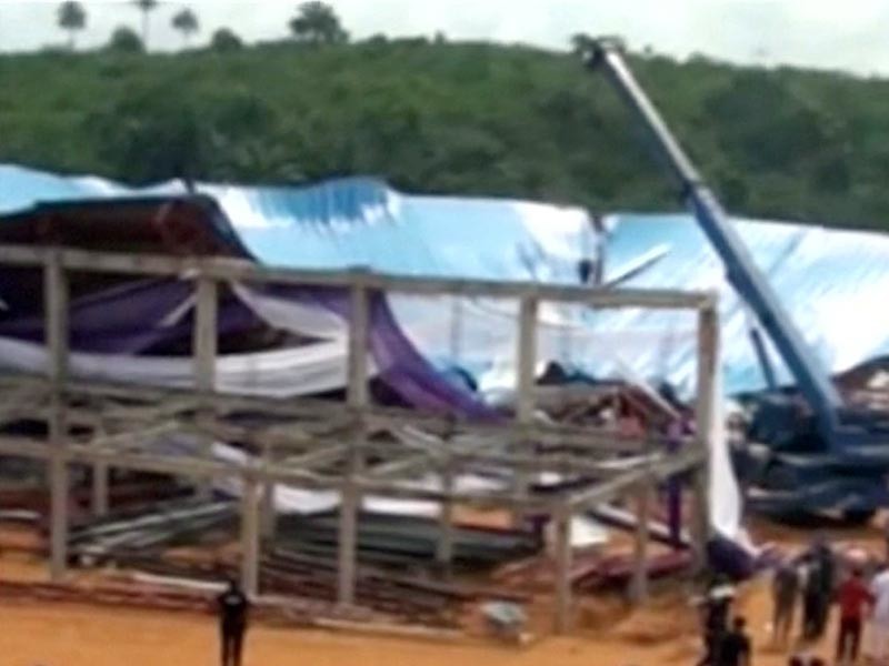 Число жертв при обрушении крыши христианской церкви в в городе Уйо на юго-востоке Нигерии увеличилось как минимум до 100 человек