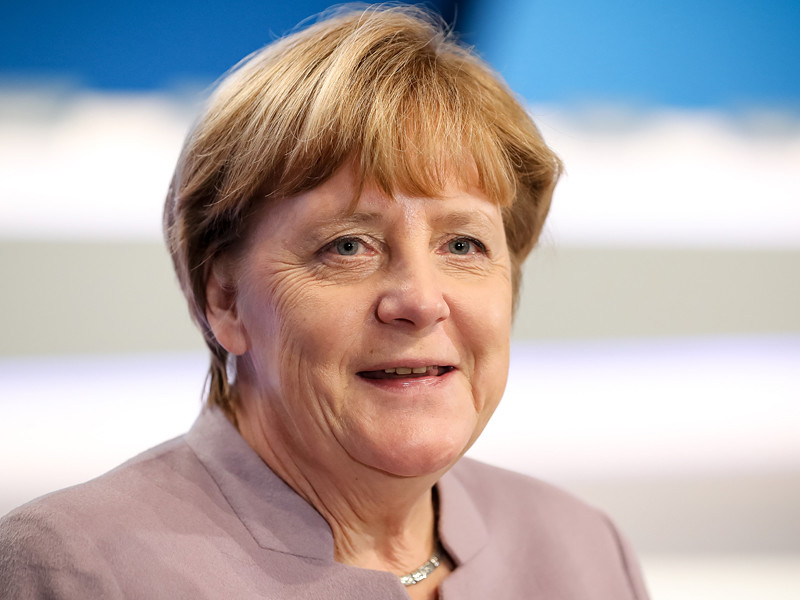 Канцлер Германии Ангела Меркель поддержала запрет на ношение паранджи в Германии, заявив о неприемлемости одежды, которая закрывает лицо полностью