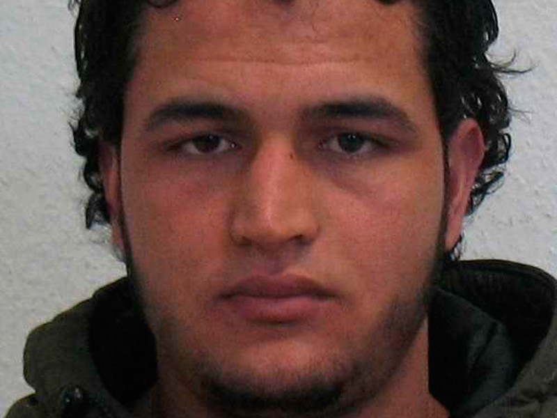 Полиция Италии провела обыск в домах, где мог проживать берлинский террорист Анис Амри