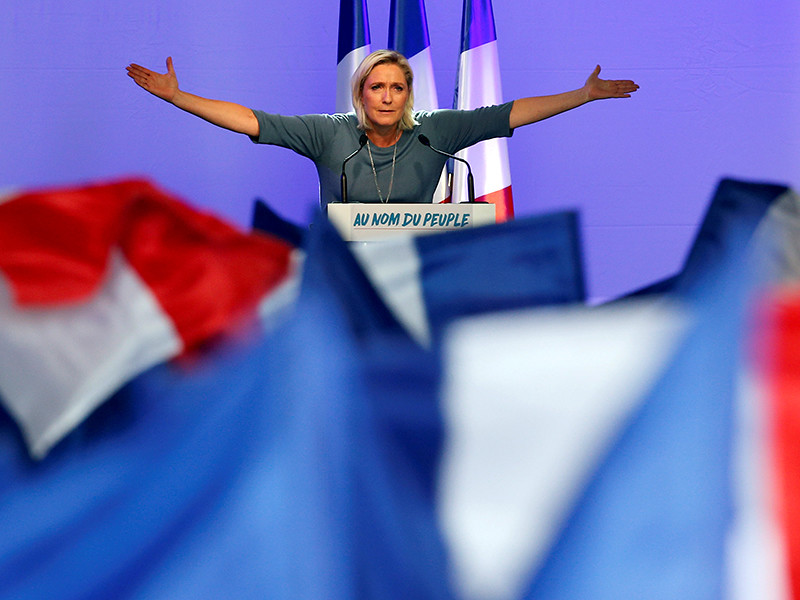 Лидер "Национального фронта" Франции Марин Ле Пен заявила, что страна должна выйти из НАТО и Евросоюза, а зону евро покинуть одновременно с другими государствами. Пропаганда "Frexit" - часть избирательной кампании Ле Пен