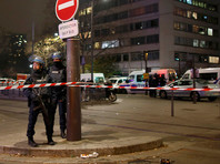 На юге Парижа вооруженный мужчина захватил заложников в турфирме