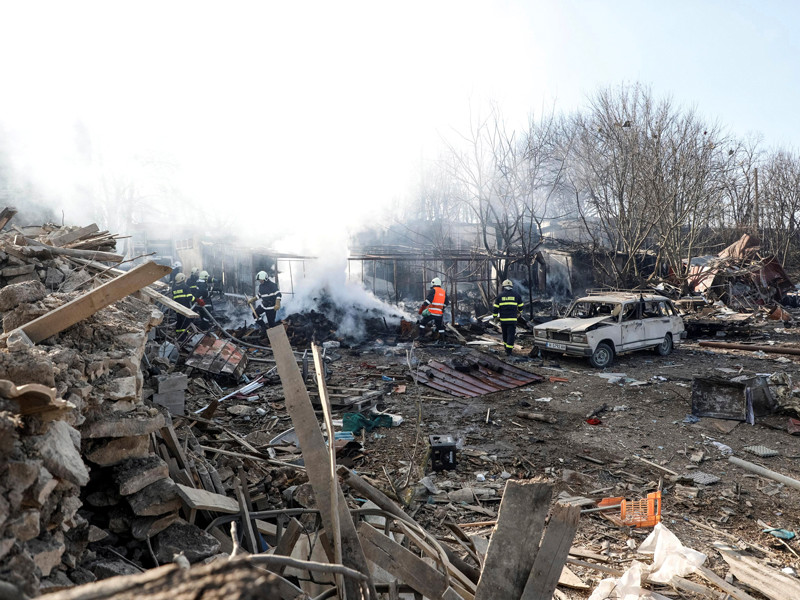 В Болгарии сход грузового поезда с рельсов и последующий взрыв привели к гибели нескольких человек
