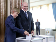 Отвечая на вопросы юного россиянина, Лукашенко-младший заявил: "Честно, не очень бы мне хотелось стать президентом... Это будет очень сложная жизнь. Не уверен, что я готов"