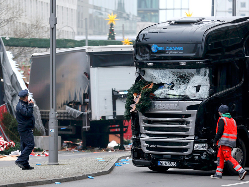 Польский водитель грузовика в Берлине Лукаш Урбан пытался помешать террористу давить людей, считают эксперты