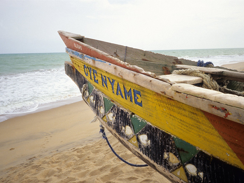Африканские пираты бросили захваченное близ Бенина судно у берегов Нигерии и увезли с собой трех россиян