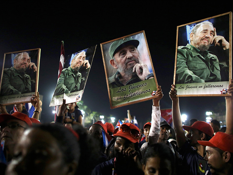 На Кубе в воскресенье проходит церемония похорон Фиделя Кастро - лидера, управлявшего коммунистическим Островом Свободы на протяжении полувека