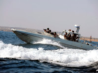 По словам осведомленных собеседников агентства, эсминец США установил радиосвязь с иранскими судами, однако те не ответили на требование американцев снизить скорость