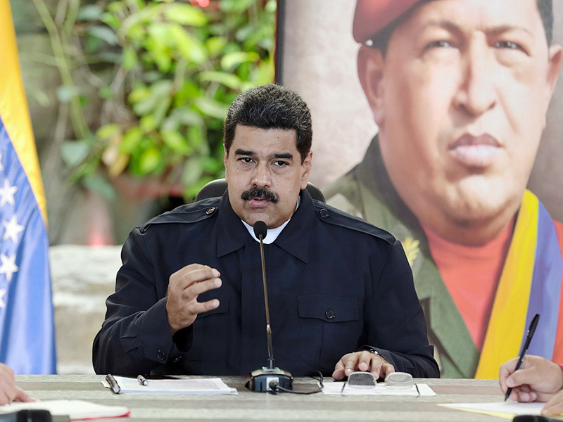Президент Венесуэлы Николас Мадуро заявил, что комитет по премии мира имени Уго Чавеса решил присудить награду главе России Владимиру Путину