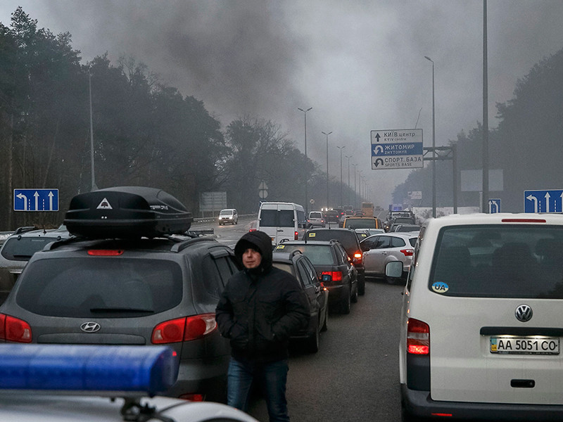 На Украине владельцы автомобилей с иностранной регистрацией частично перекрыли пять трасс в Киев