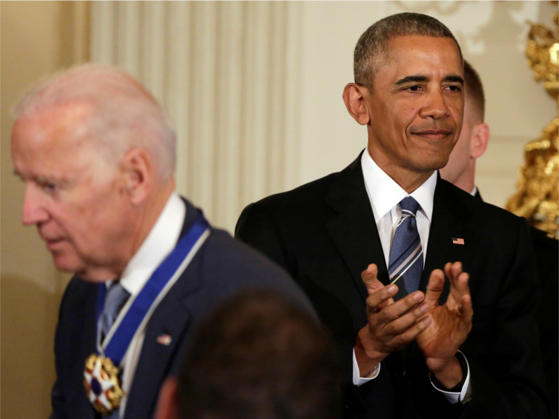 Барак Обама вручил вице-президенту США Джо Байдену высшую гражданскую награду - Президентскую медаль свободы