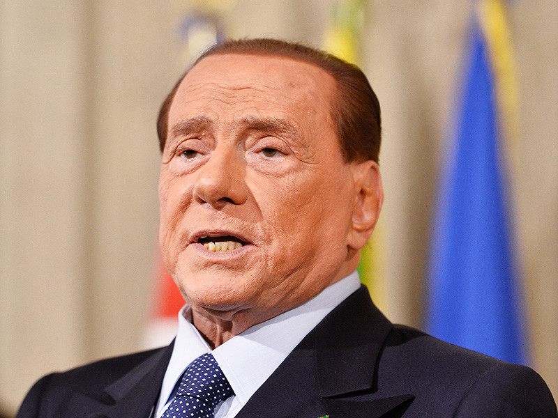 Прокуратура Милана возобновила расследование в отношении бывшего премьер-министра Италии Сильвио Берлускони, которого подозревают в подкупе свидетелей по делу о пользовании услугами несовершеннолетних проституток