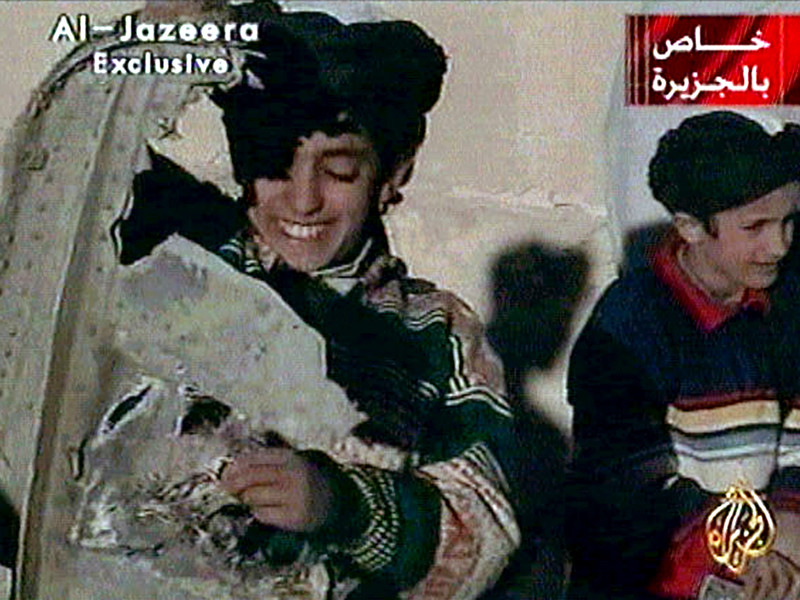 Хамза бен Ладен (на фото - слева), 7 ноября 2001 года