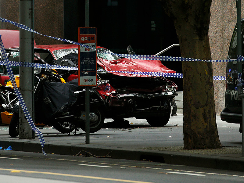 Полиция австралийского штата Виктория начала допрашивать водителя, который в минувшую пятницу совершил умышленный наезд на толпу людей в центре Мельбурна