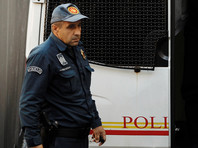 Также в розыск были объявлены граждане Сербии - 43-летний Неманя Ристич и 47-летний Предраг Богичевич. Сербская полиция арестовала их в прошедшую пятницу, 13 января. Богичевич был доставлен в экстрадиционную тюрьму, а Ристич оставлен на свободе под подписку о невыезде