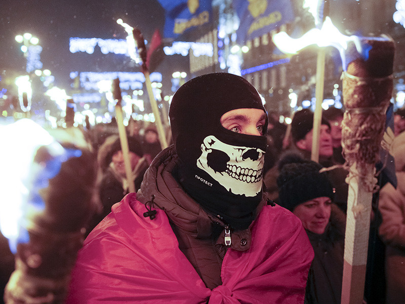 В центре столицы Украины Киева в день рождения лидера УНА-УНСО (организация запрещена в РФ) Степана Бандеры проходит факельное шествие националистов