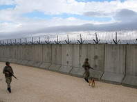 Турция достроила 300-километровую стену на границе с Сирией и Ираком