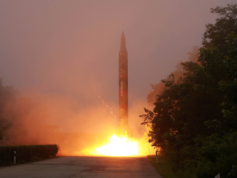 Северная Корея готовится запустить межконтинентальную ракету