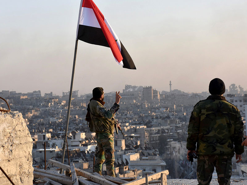 РИА "Новости" со ссылкой на канал Al-Mayadeen передает, что военные в субботу подняли государственный флаг Сирии над источником пресной воды Айн-эль-Фиджи