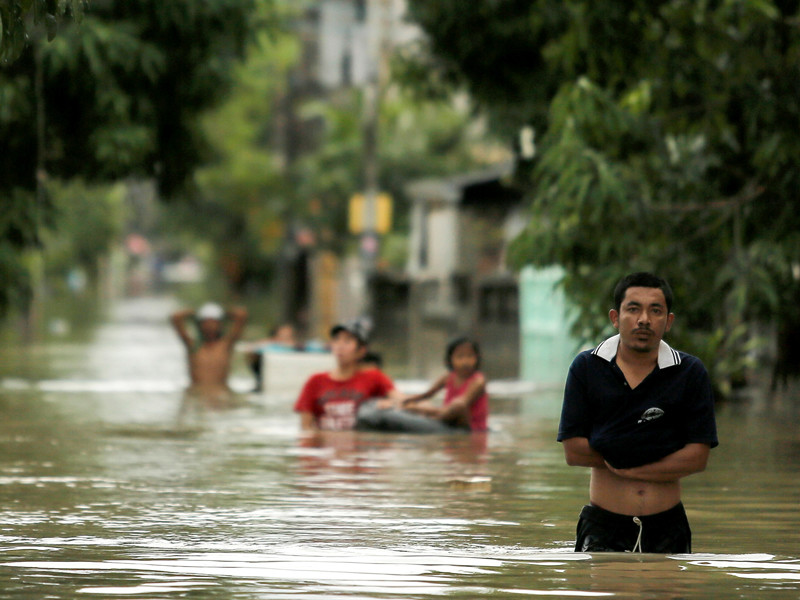 Наводнение в Таиланде угрожает туристическим провинциям: более десятка погибших