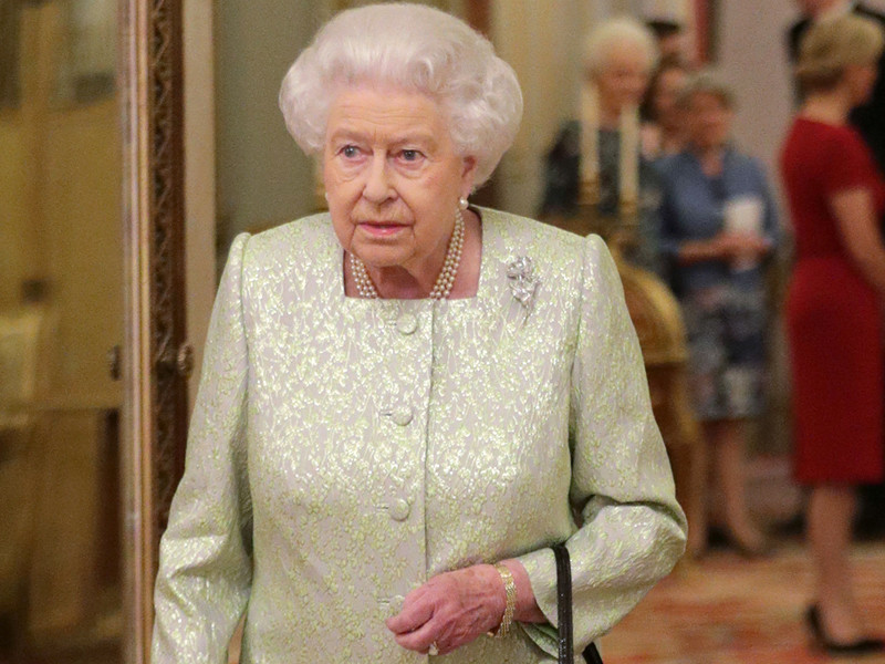 Королеву Великобритании едва не подстрелил ее собственный охранник, узнала пресса