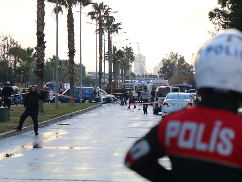 В третьем по величине городе Турции Измире прогремел взрыв неподалеку от здания местного суда