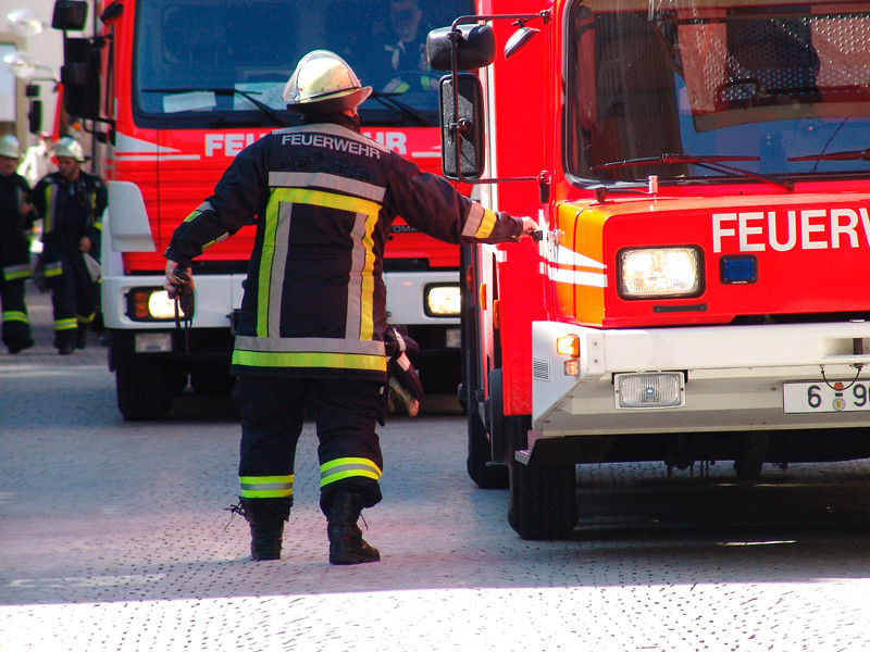 В Германии при пожаре в центре для беженцев пострадали более 50 человек, пятеро задержаны