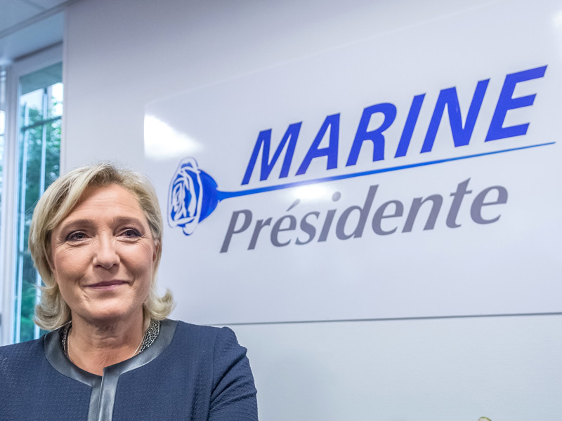 Заявление кандидата в президенты Франции, лидера партии "Национальный фронт" Марин Ле Пен о том, что она не считает незаконной аннексию Крыма, вызвало ответную реакцию украинских властей