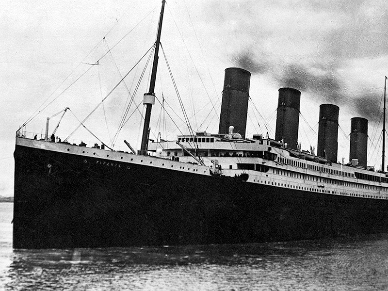 Причиной крушения "Титаника" - крупнейшего океанского лайнера начала XX века - могло стать возгорание в топливном хранилище, пишет пресса со ссылкой на ирландского журналиста Шенана Молони, который 30 лет исследовал историю корабля