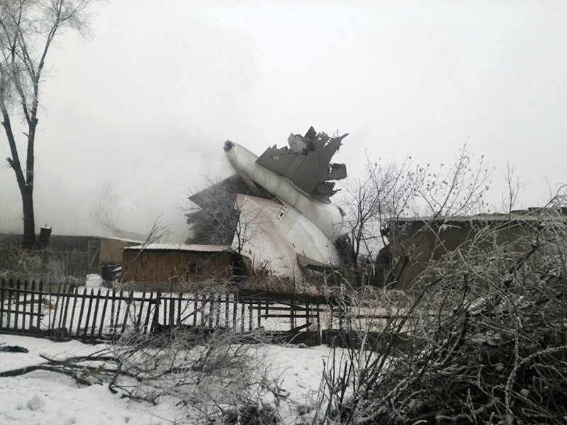 В Киргизии при заходе на посадку в аэропорт Манас в Бишкеке в понедельник, 16 января, потерпел крушение грузовой самолет Boeing-747-400 авиакомпании Turkish Airlines, который летел из Гонконга