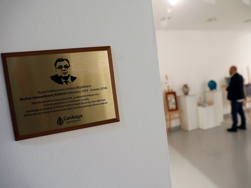 Власти Турции приняли решение переименовать экспозиционный зал Центра современного искусства в Анкаре, где был убит посол России Андрей Карлов