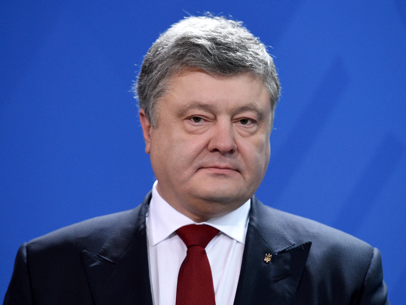 Порошенко прервал визит в Германию из-за обострения ситуации на Донбассе