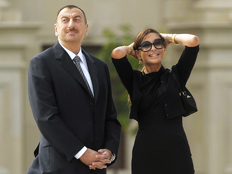 Глава Азербайджана Ильхам Алиев распорядился назначить вице-президентом республики свою супругу Мехрибан Алиеву