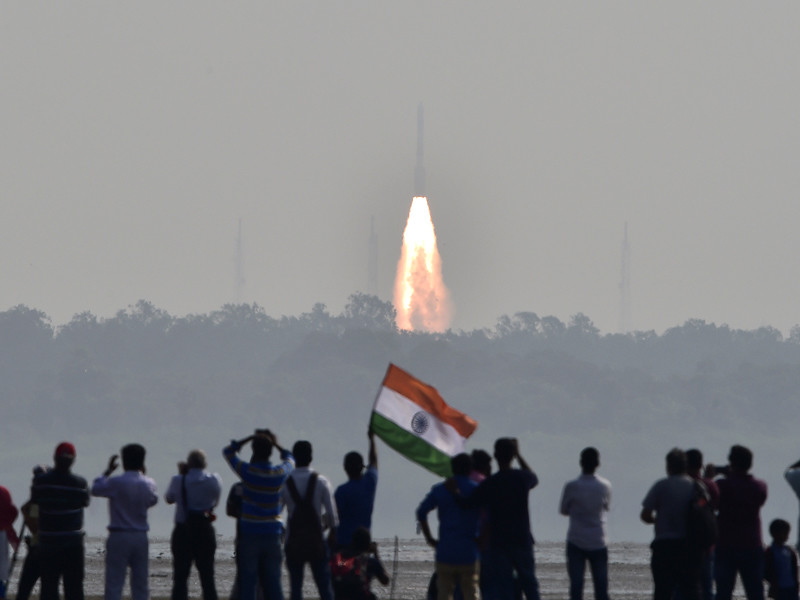 Индия запустила в космос сразу 104 спутника, установив новый мировой рекорд