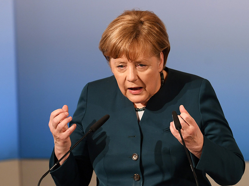 Меркель призвала к бдительности в связи с фейковой новостью об изнасиловании литовки немецкими военными