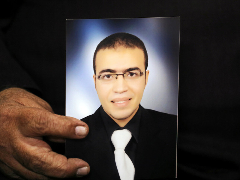 Имя нападавшего называли египетские и французские СМИ: это, по их данным, 29-летний выходец из Египта по имени Абдалла Реда Рифаи эль-Хамаххми