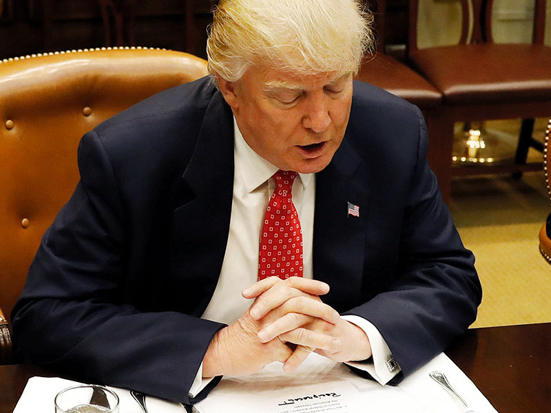 Подписание нового указа президента США Дональда Трампа об ужесточении иммиграционного контроля перенесено на следующую неделю