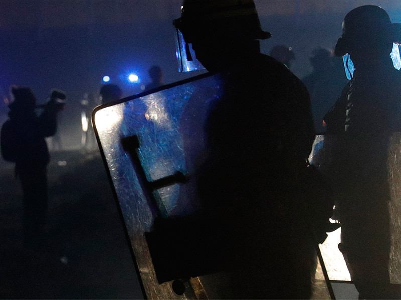 Акция против полицейского произвола в пригороде Парижа переросла в массовые беспорядки