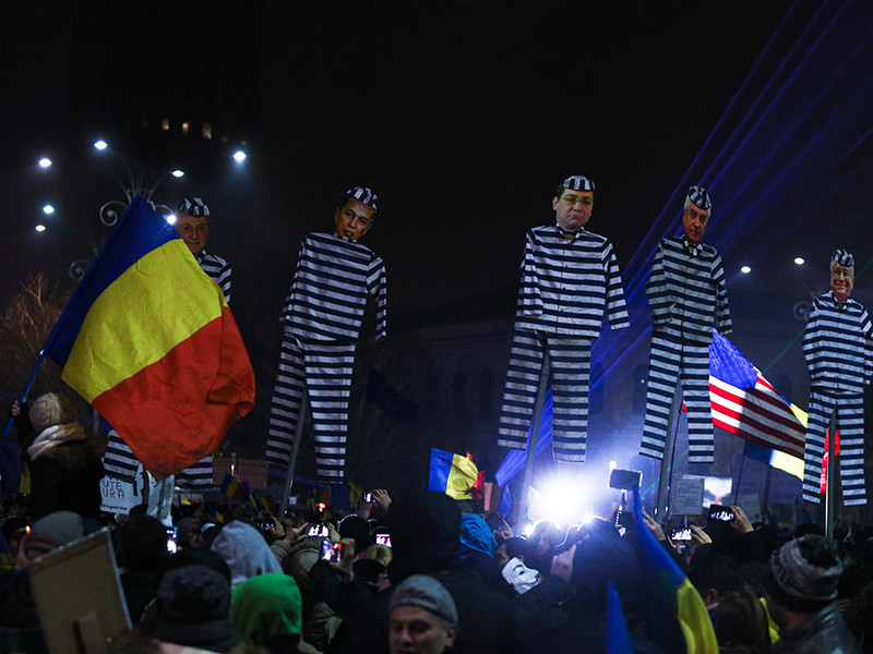 Новые митинги в Румынии собрали еще больше людей, несмотря на отмену постановления об амнистии коррупционеров