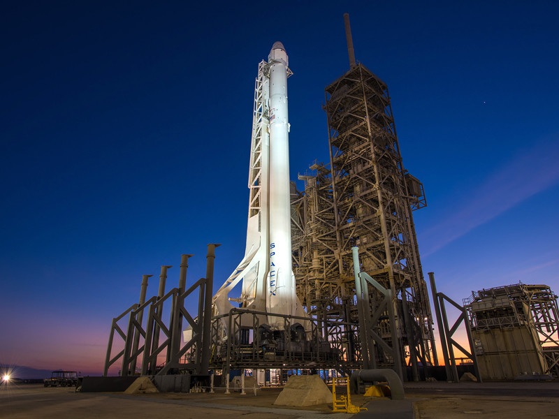 Компания SpaceX в воскресенье запустила к МКС грузовой корабль Dragon. Впервые частный запуск осуществлен с комплекса А39 на мысе Канаверал, который использовался для запуска "шаттлов" до свертывания этой космической программы