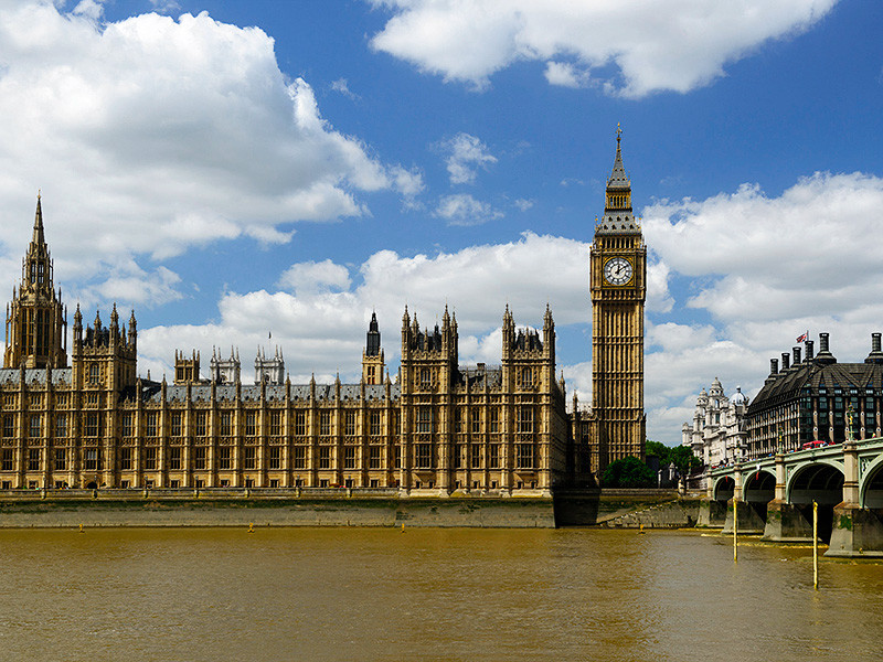 Нижняя палата парламента Британии накануне утвердила законопроект о введении в действие процедуры выхода Великобритании из ЕС. За внесенный правительством проект закона проголосовали 494 народных избранника, против - 122
