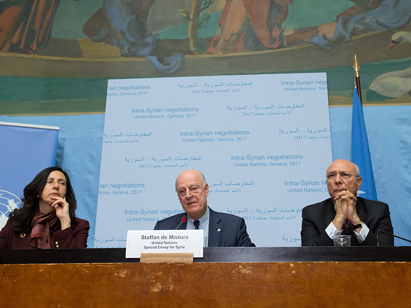 Возобновились межсирийские переговоры в Женеве, четвертый раунд начался с двусторонних встреч их участников со спецпосланником ООН по Сирии Стаффаном де Мистурой