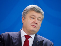 Президент Украины Петр Порошенко заявил, что Киев не оставит "сограждан" в Крыму без поддержки